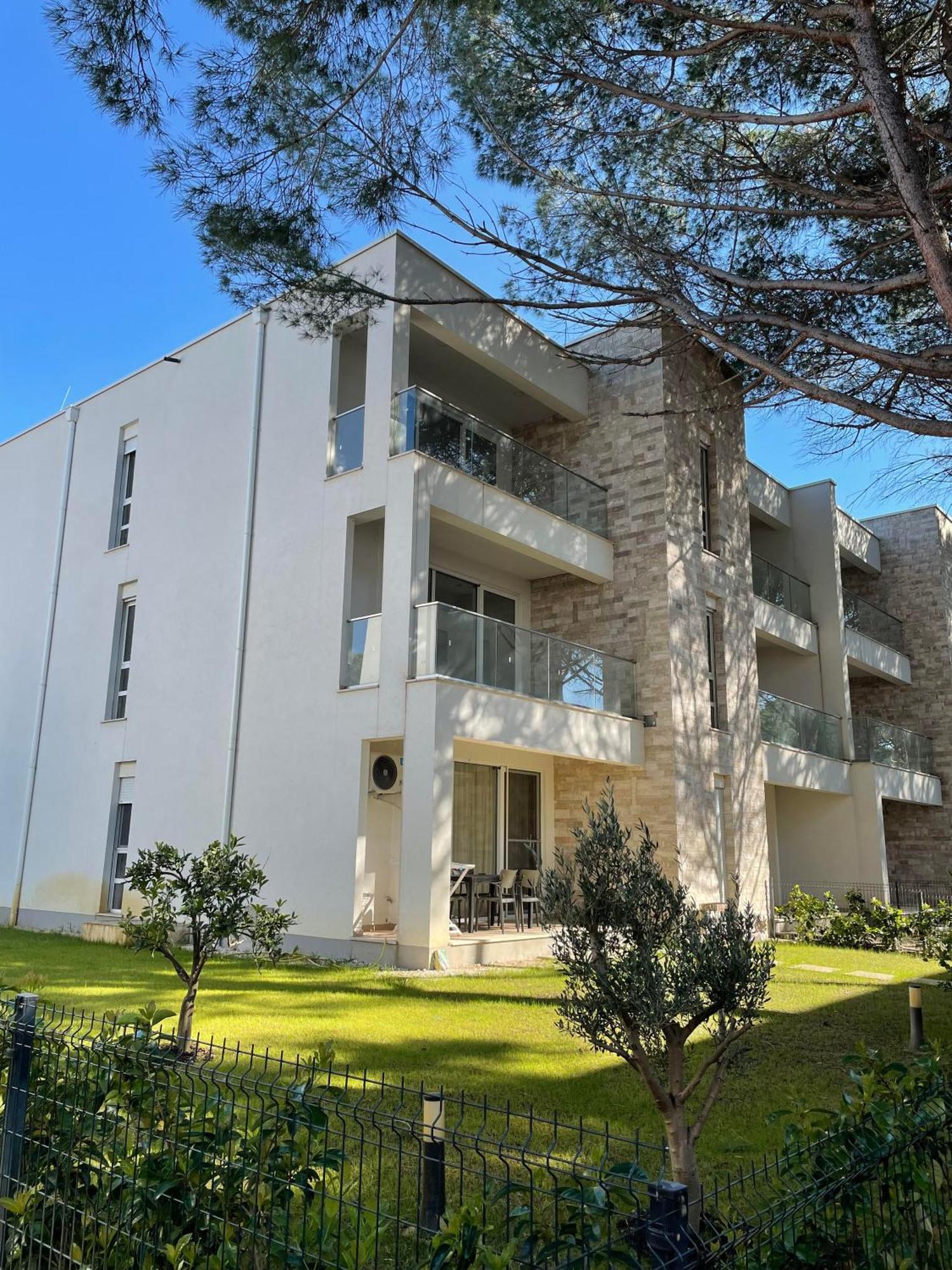 M&E Premium Apartments - San Pietro Durres Exterior photo